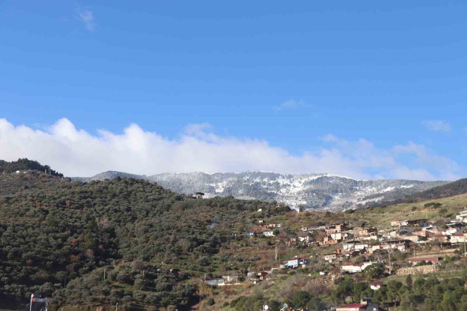 Aydın’ın yüksek kesimleri beyaza büründü
