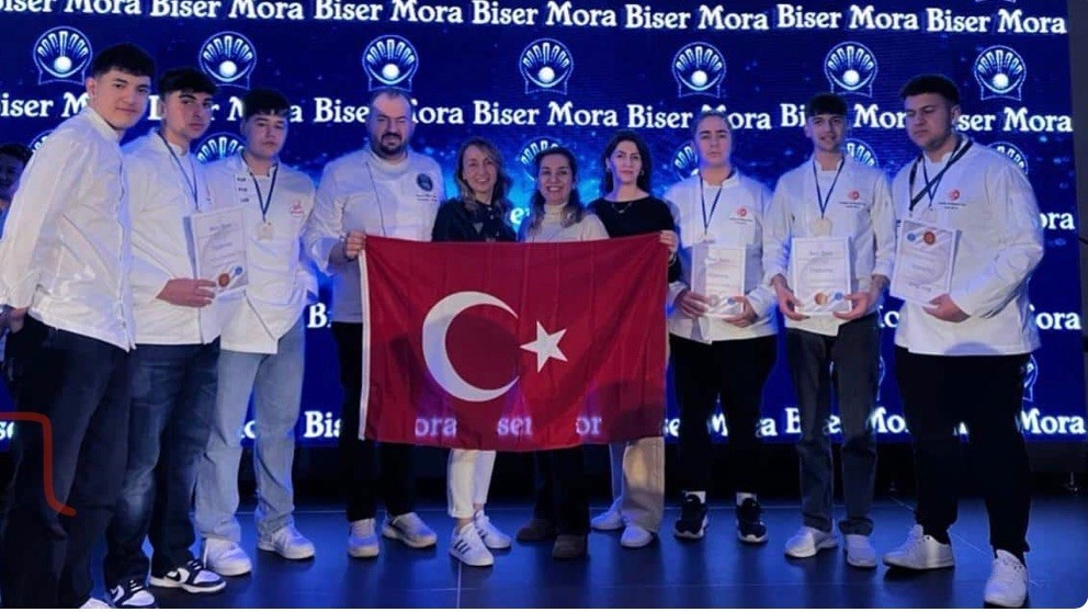 Aydınlı genç aşçılar Avrupa sahnesinde gururlandırdı
Aydınlı genç aşçılar Avrupa sahnesinde gururlandırdı
