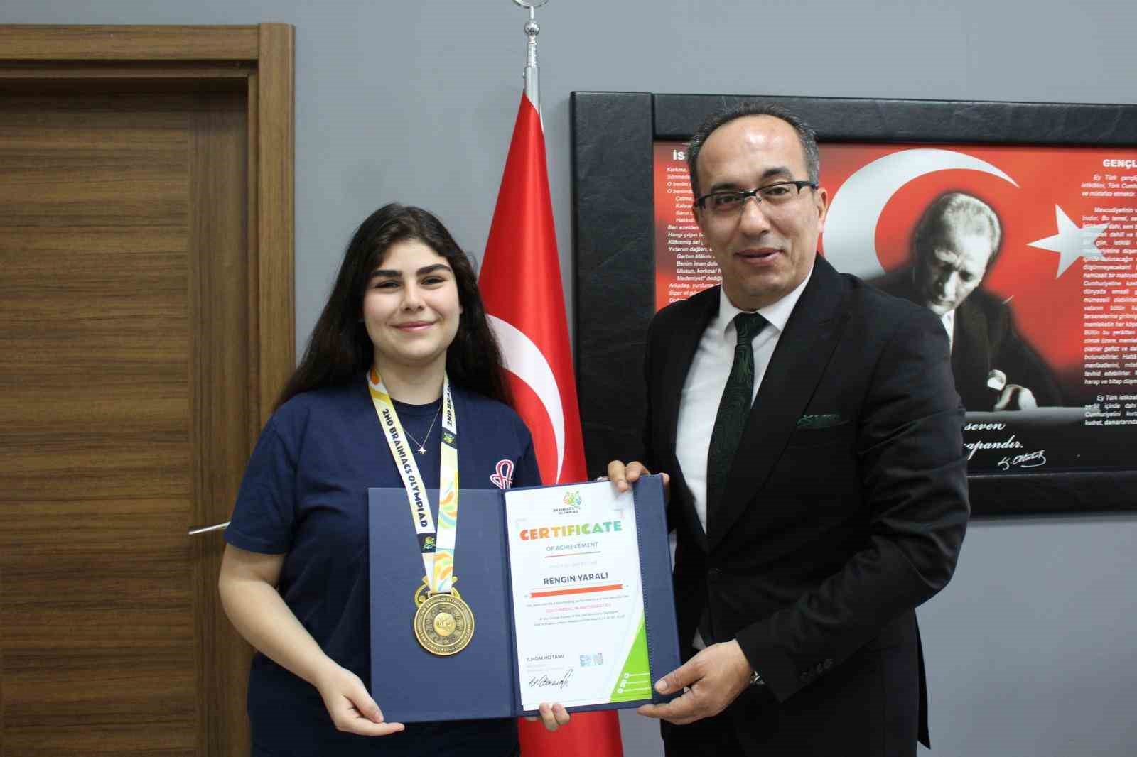 Aydınlı öğrenci uluslararası matematik olimpiyatında altın kazandı

