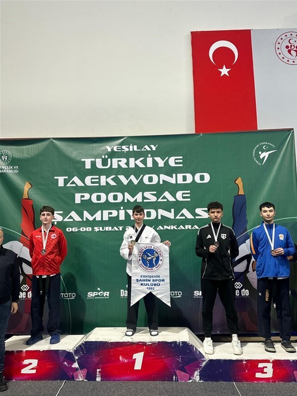 Aydınlı sporlar Taekwondo Poomsae Şampiyonası’nda Türkiye şampiyonu oldu
