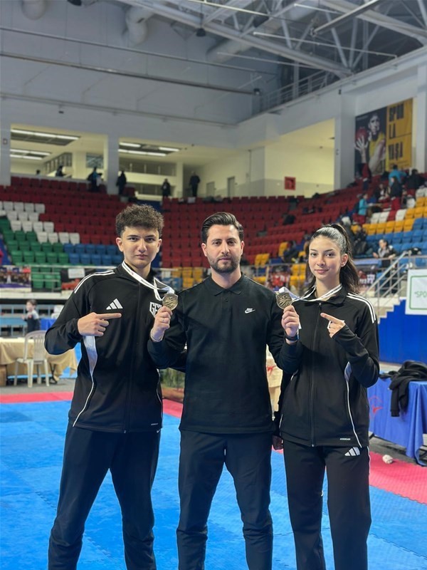 Aydınlı sporlar Taekwondo Poomsae Şampiyonası’nda Türkiye şampiyonu oldu
