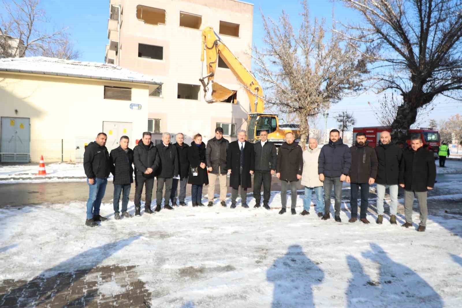 Aydınlıkevler mahallesinde kentsel dönüşüm başladı
