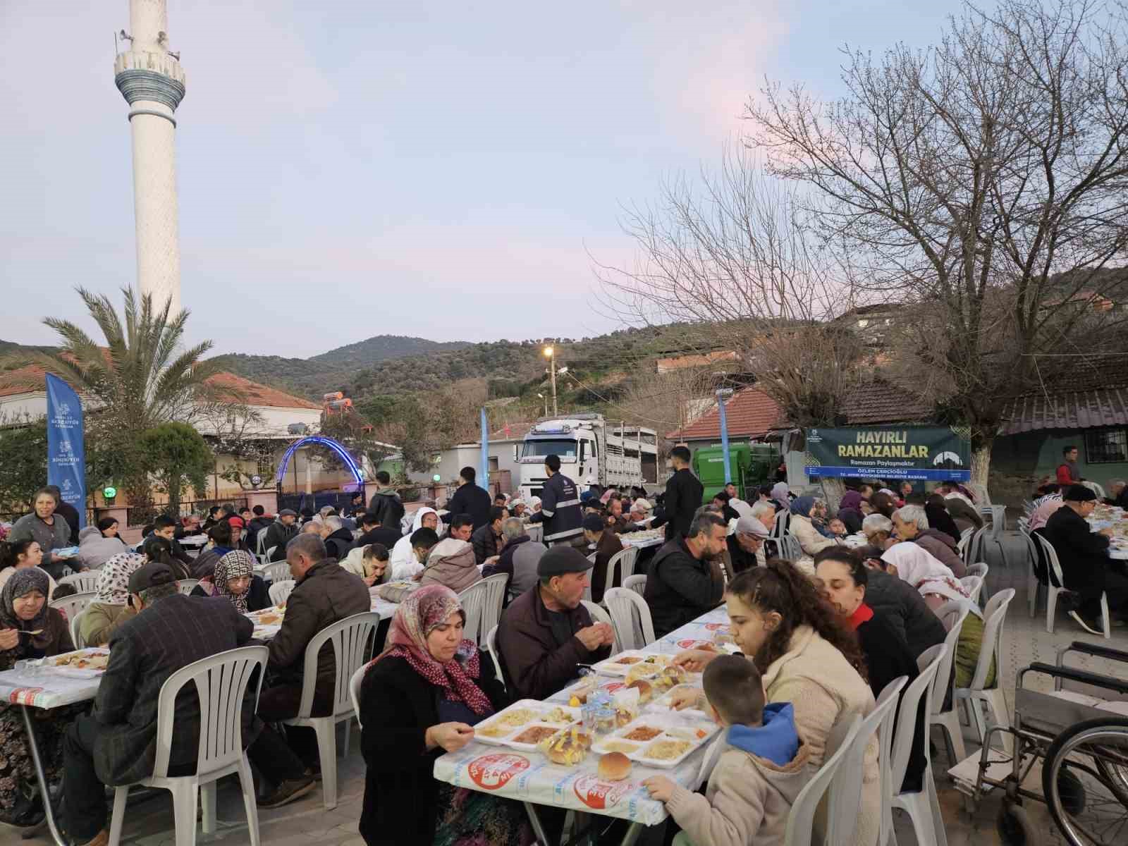 Aydınlılar Büyükşehir’in iftar sofrasında bir araya geldi
