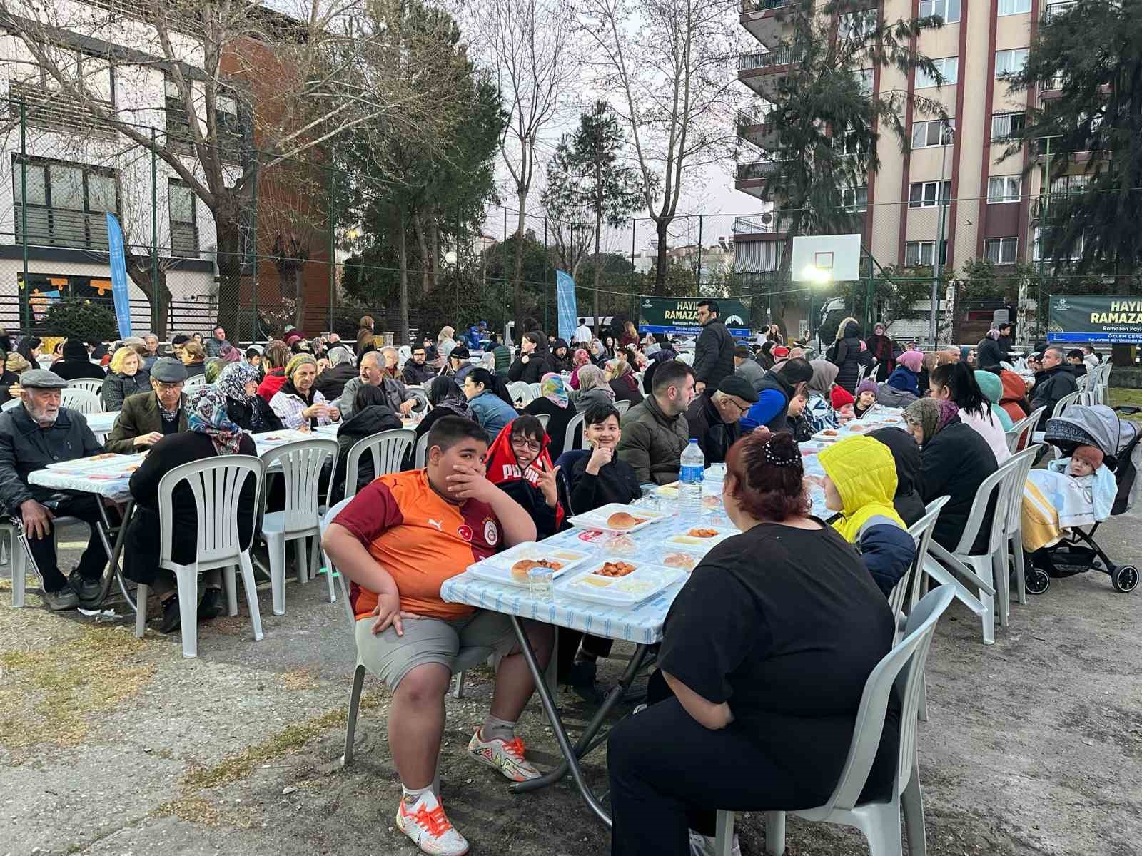Aydınlılar Büyükşehir’in iftar sofrasında bir araya geldi
