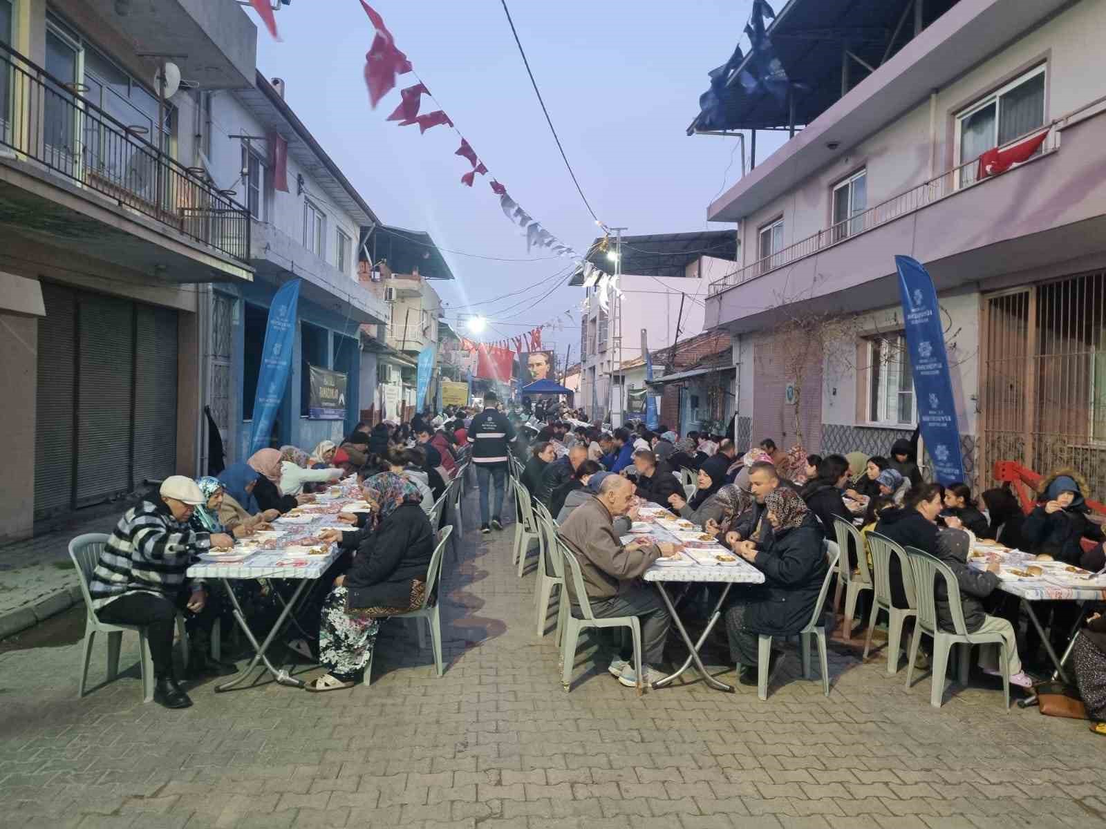 Aydınlılar Büyükşehir’in iftar sofrasında bir araya geldi
