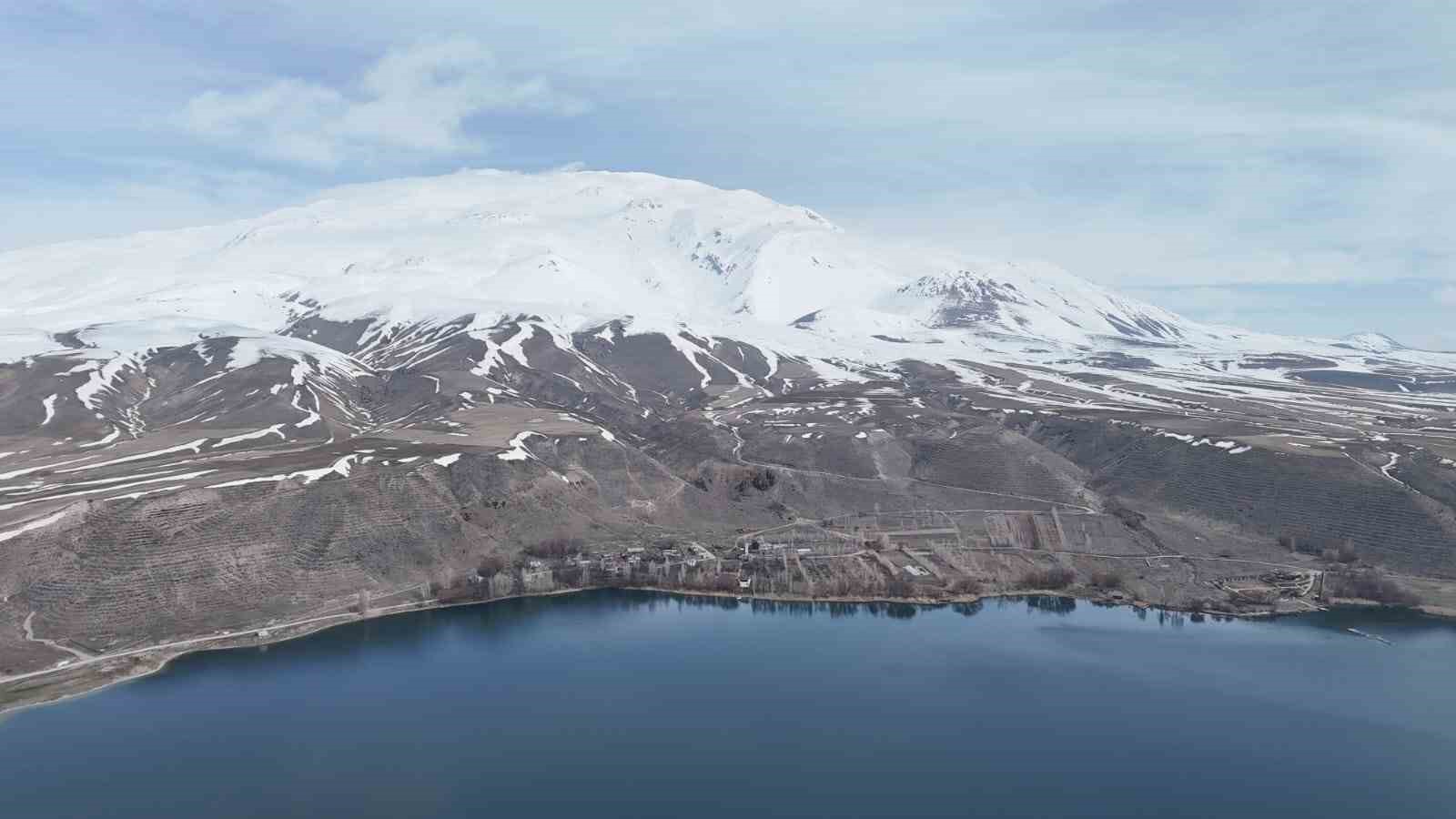 Aygır Gölü, her mevsimde bambaşka bir görünüme sahip
