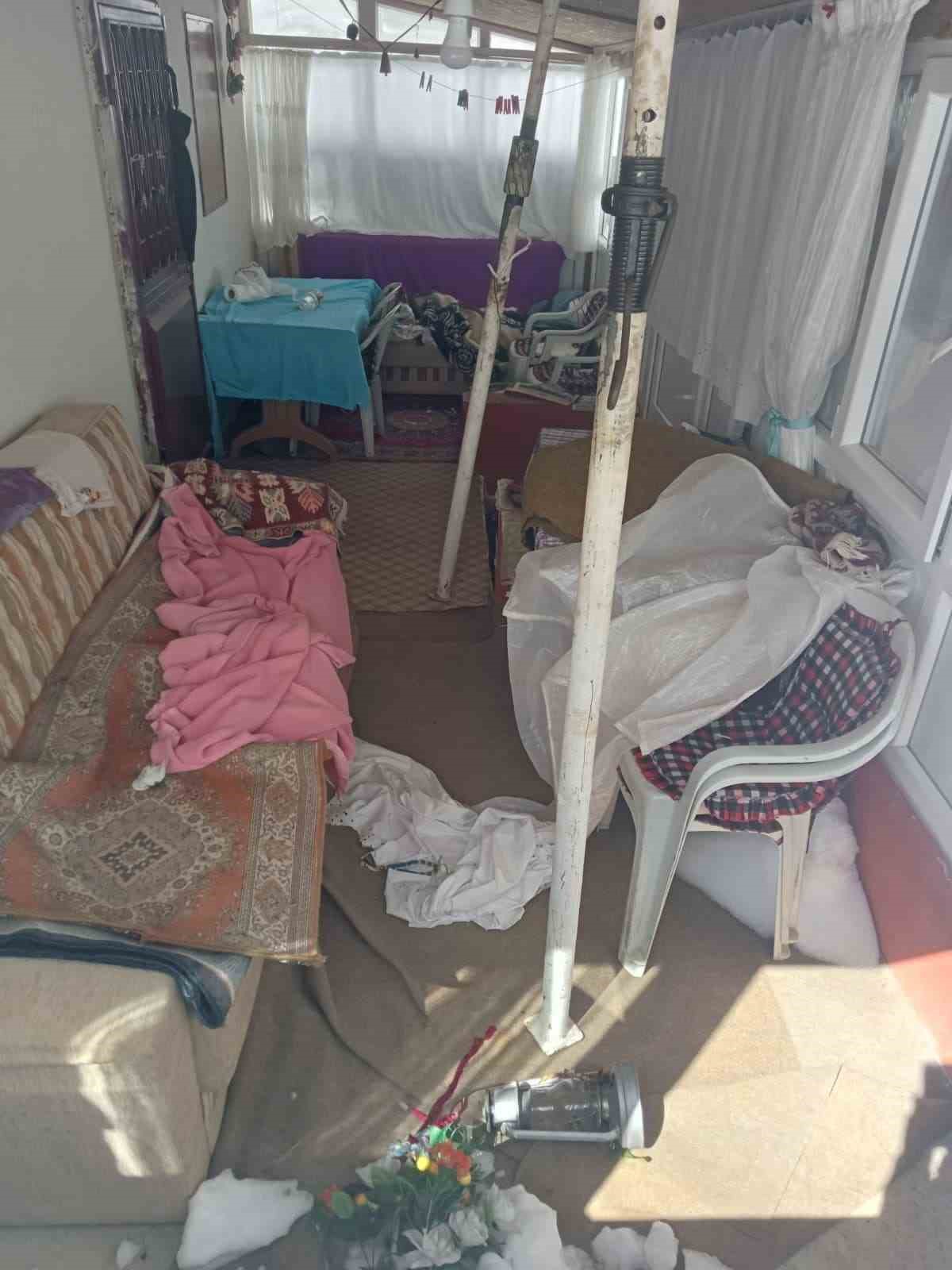 Ayıların Sis Dağı’ndaki yayla evlerine girme mesaisi yeniden başladı
Ayıların Sis Dağı’ndaki yayla evlerine girme mesaisi yeniden başladı