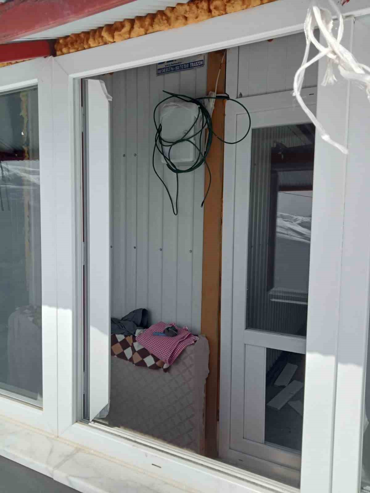 Ayıların Sis Dağı’ndaki yayla evlerine girme mesaisi yeniden başladı
Ayıların Sis Dağı’ndaki yayla evlerine girme mesaisi yeniden başladı