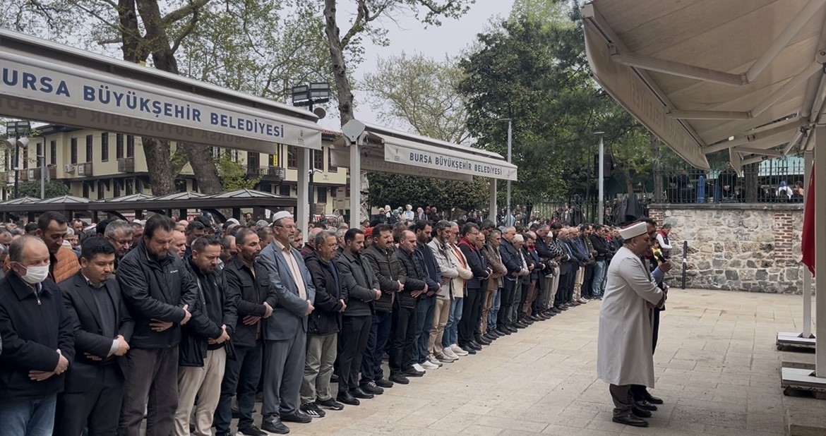 Ayla öğretmen ve 8 öğrenci için Bursa’da gıyabi cenaze namazı kılındı
