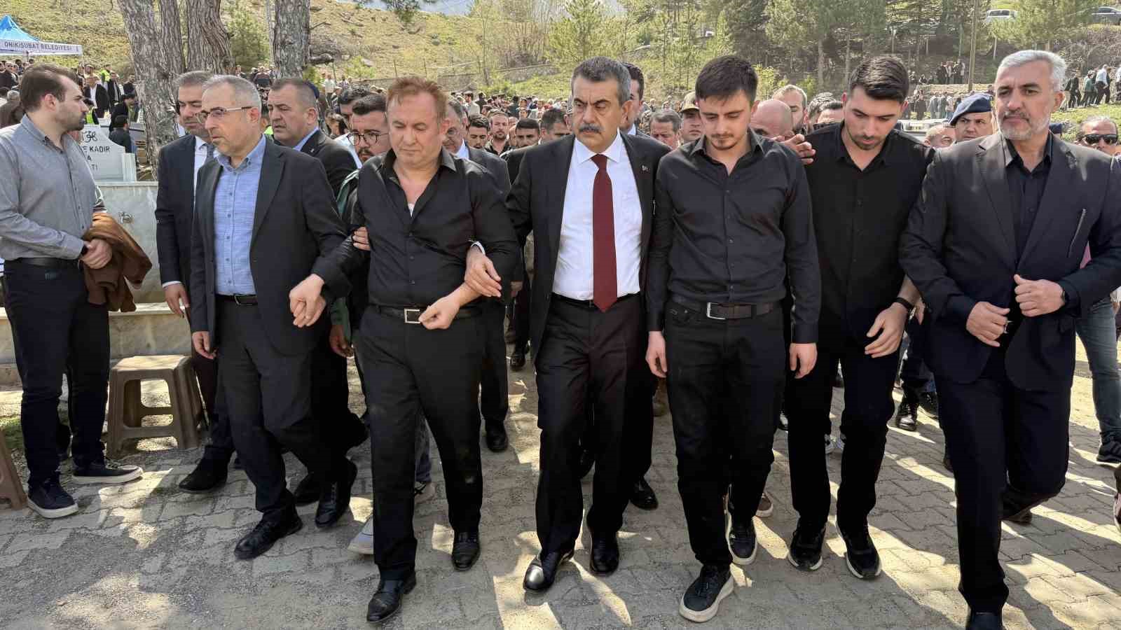 Ayla öğretmenin eşi: "Gurur duyuyorum, buraya ev yaptıracaktık, cenazesi geldi"
