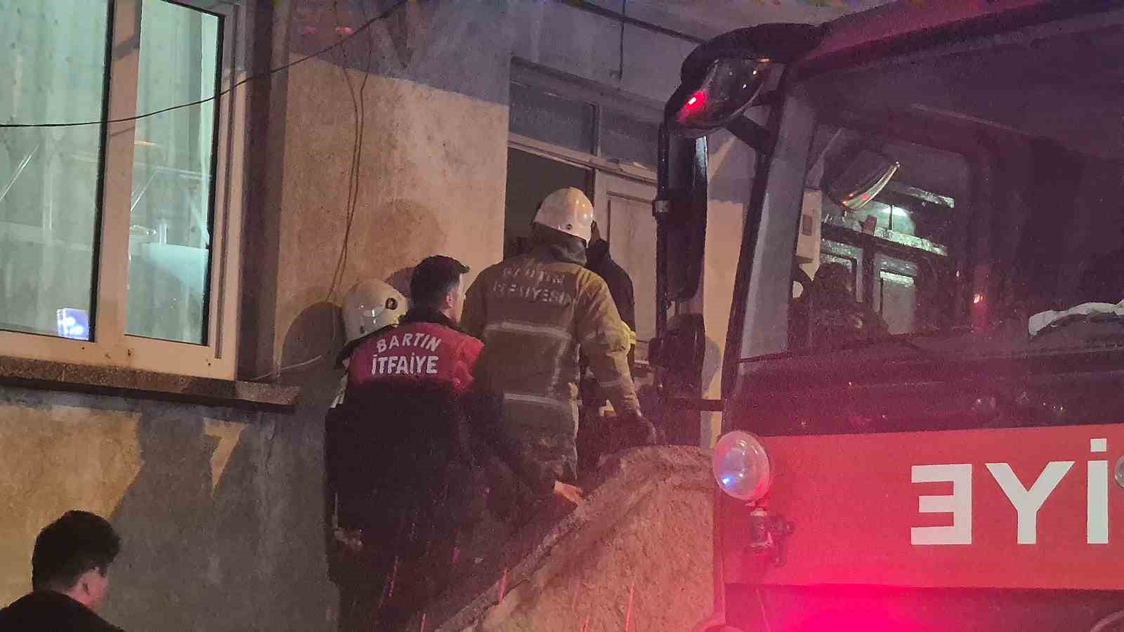 Aynı mahallede gelen 2 ayrı ihbar ekipleri harekete geçirdi
