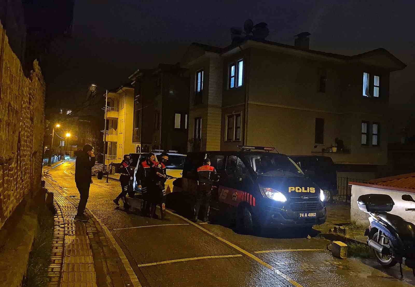 Aynı mahallede gelen 2 ayrı ihbar ekipleri harekete geçirdi
