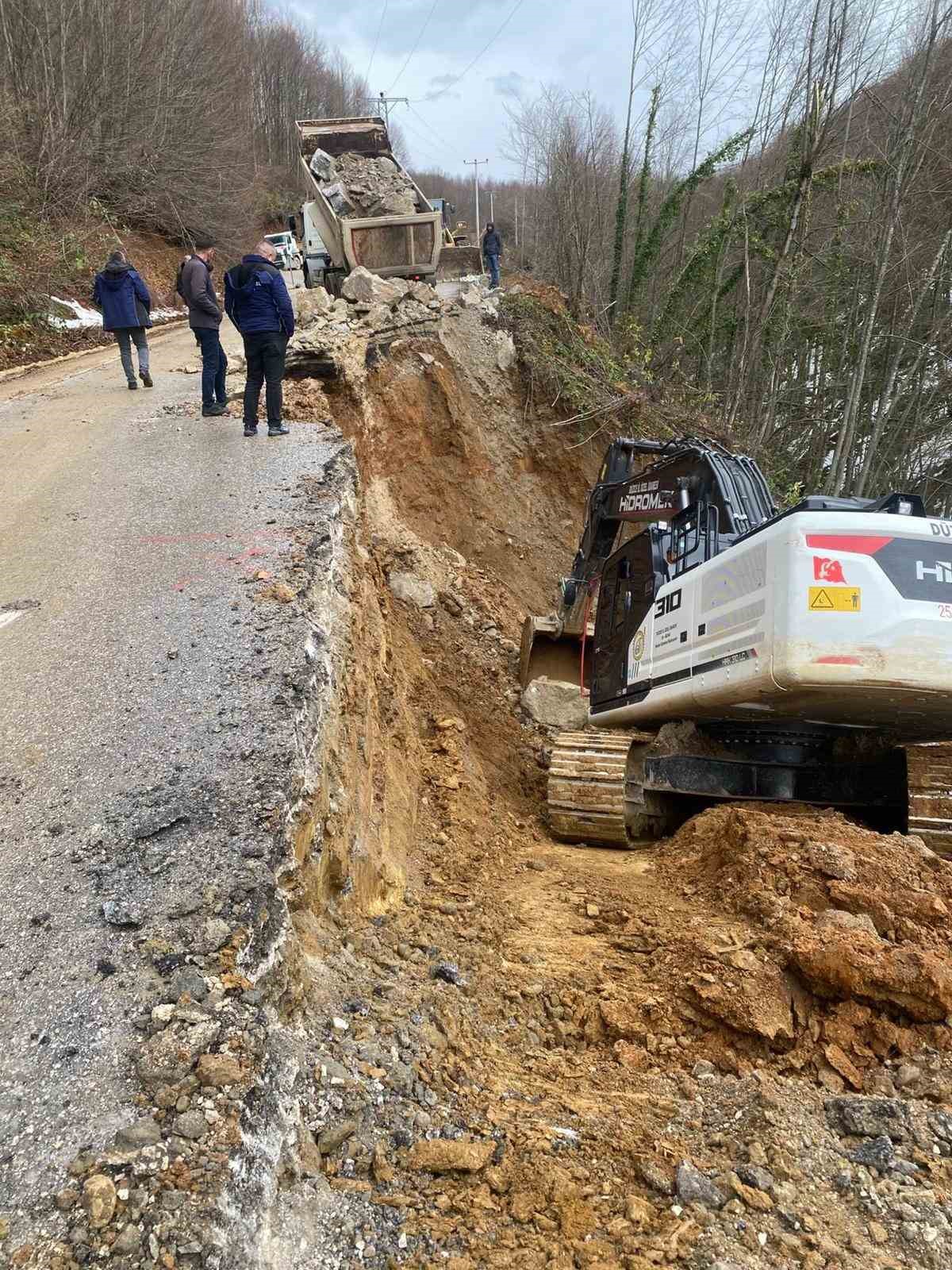 Aynı noktada 3 gün arayla heyelan meydana geldi
