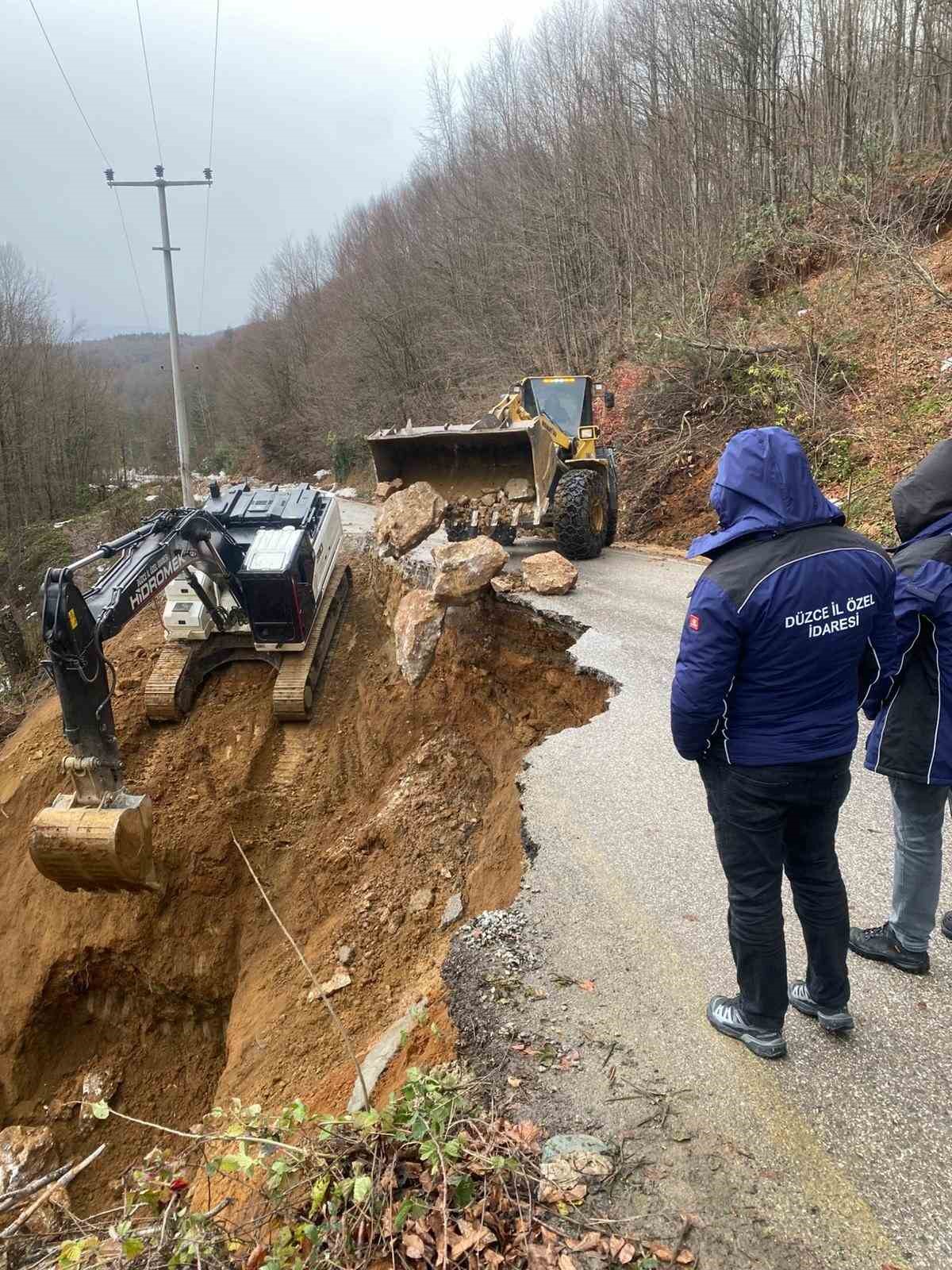 Aynı noktada 3 gün arayla heyelan meydana geldi
