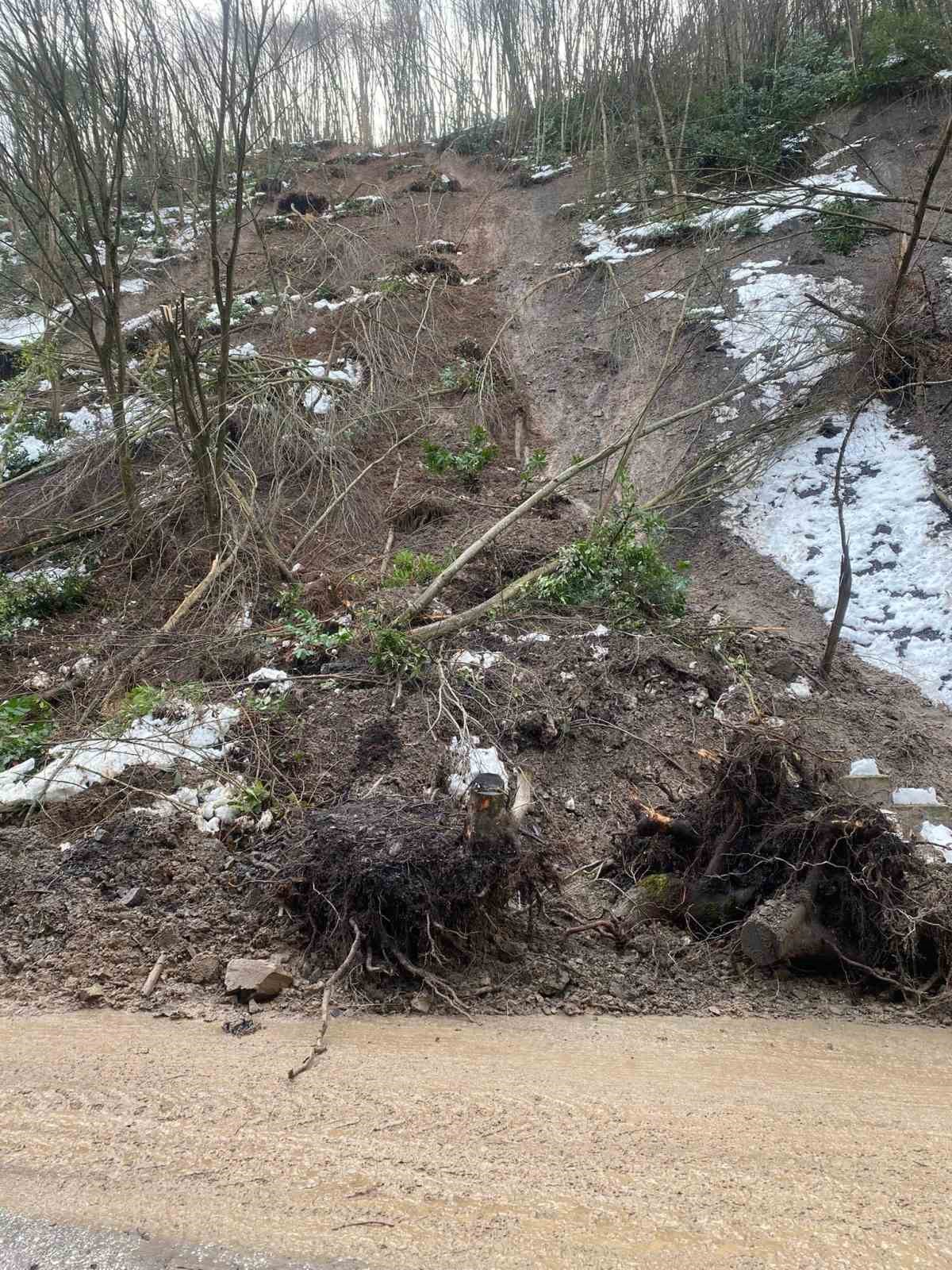 Aynı noktada 3 gün arayla heyelan meydana geldi
