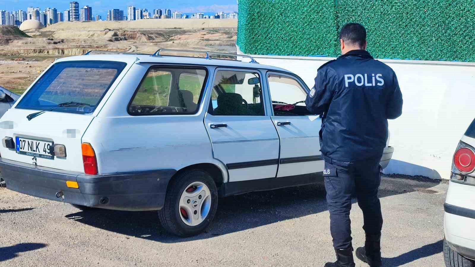Aynı otomobil üç kez hırsızların hedefi oldu: Önce teybi sonra aküsü ardından komple çalındı
