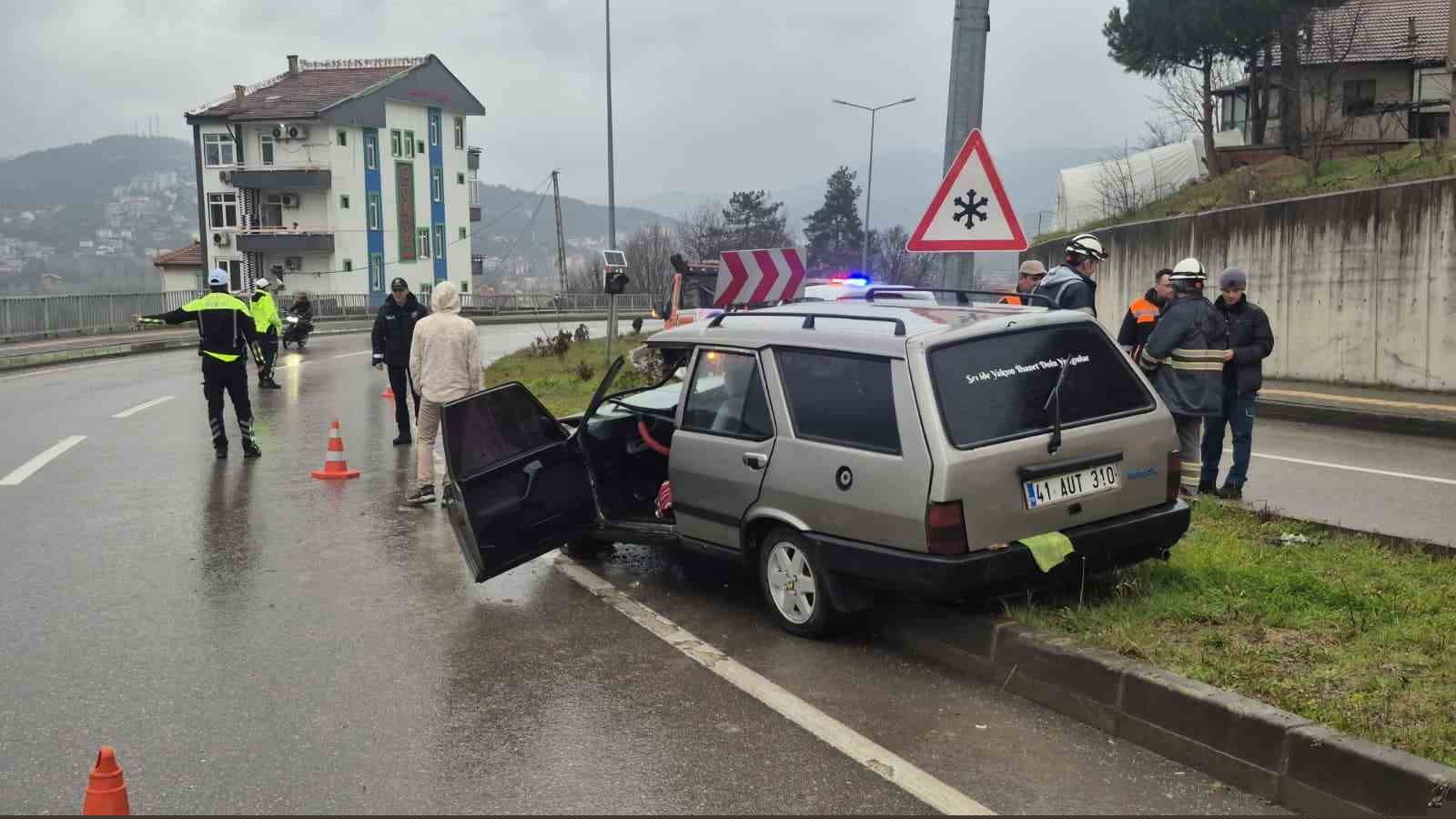 Aynı yolda 4 saat içerisinde 3 ayrı kaza: 5 yaralı
