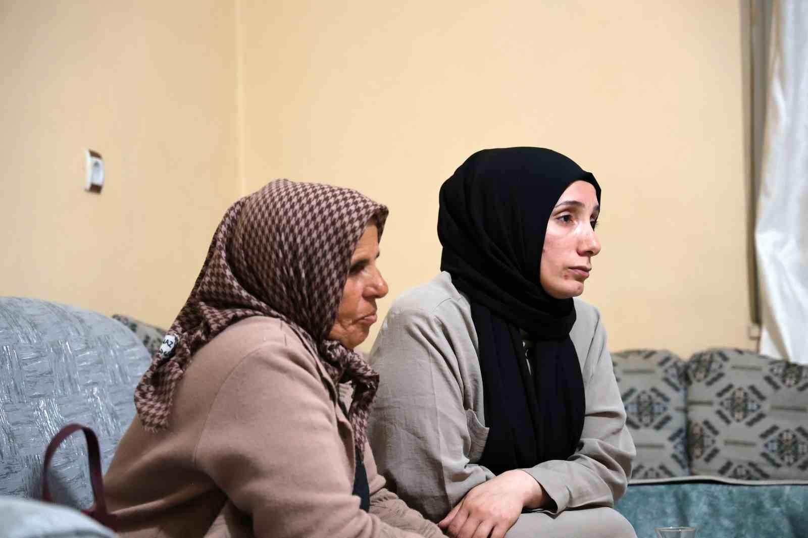Ayrı şehirler, kayıp hayatlar: Cesetleri bulunamayan Gülistan Doku ve Mekiye Akyel’in ailesi Diyarbakır’da bir araya geldi
