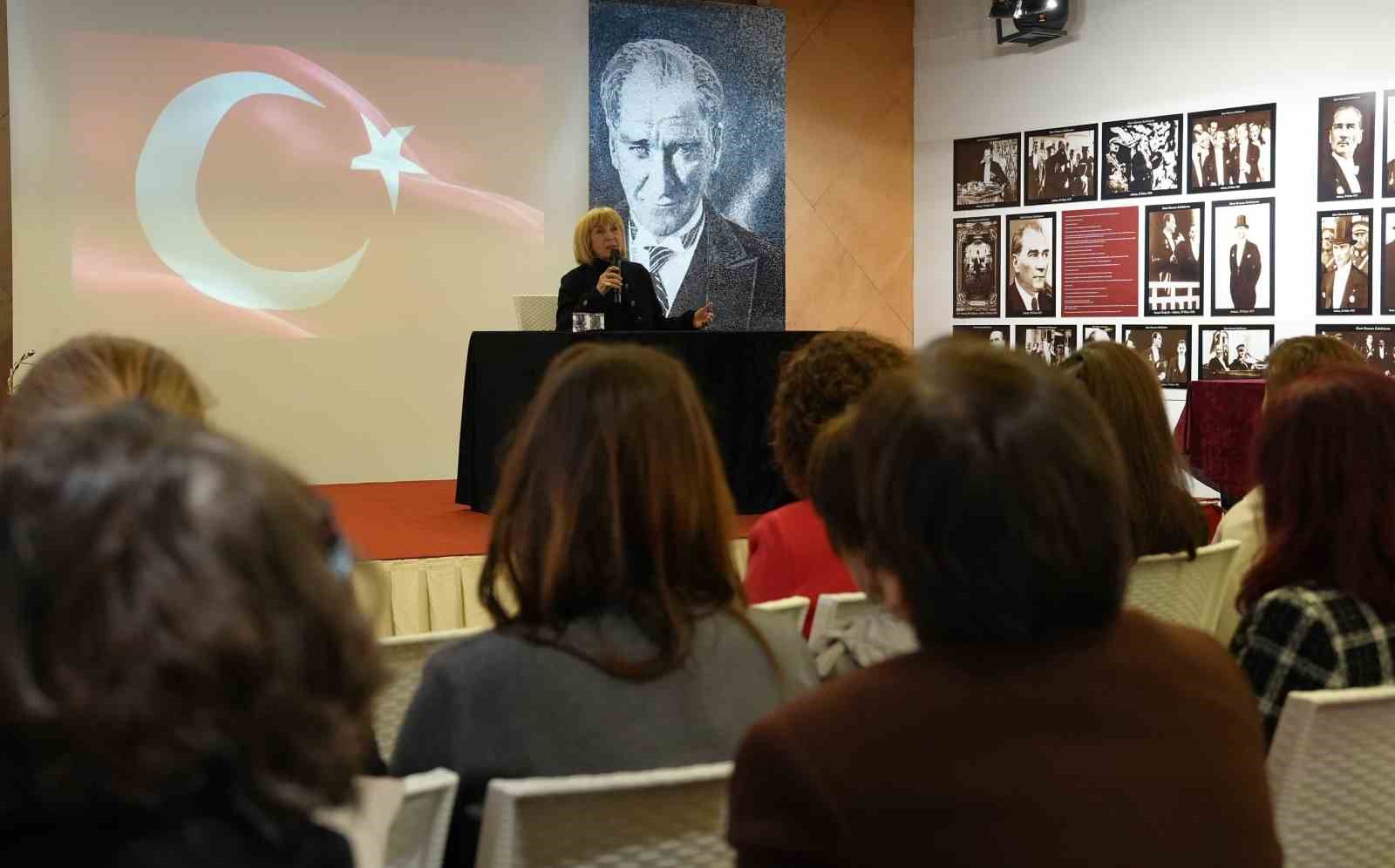 Ayşe Kulin Denizli’de okurlarıyla buluştu
