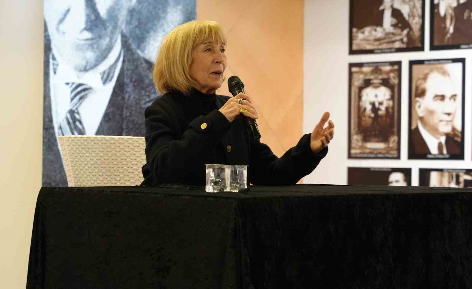 Ayşe Kulin Denizli’de okurlarıyla buluştu
