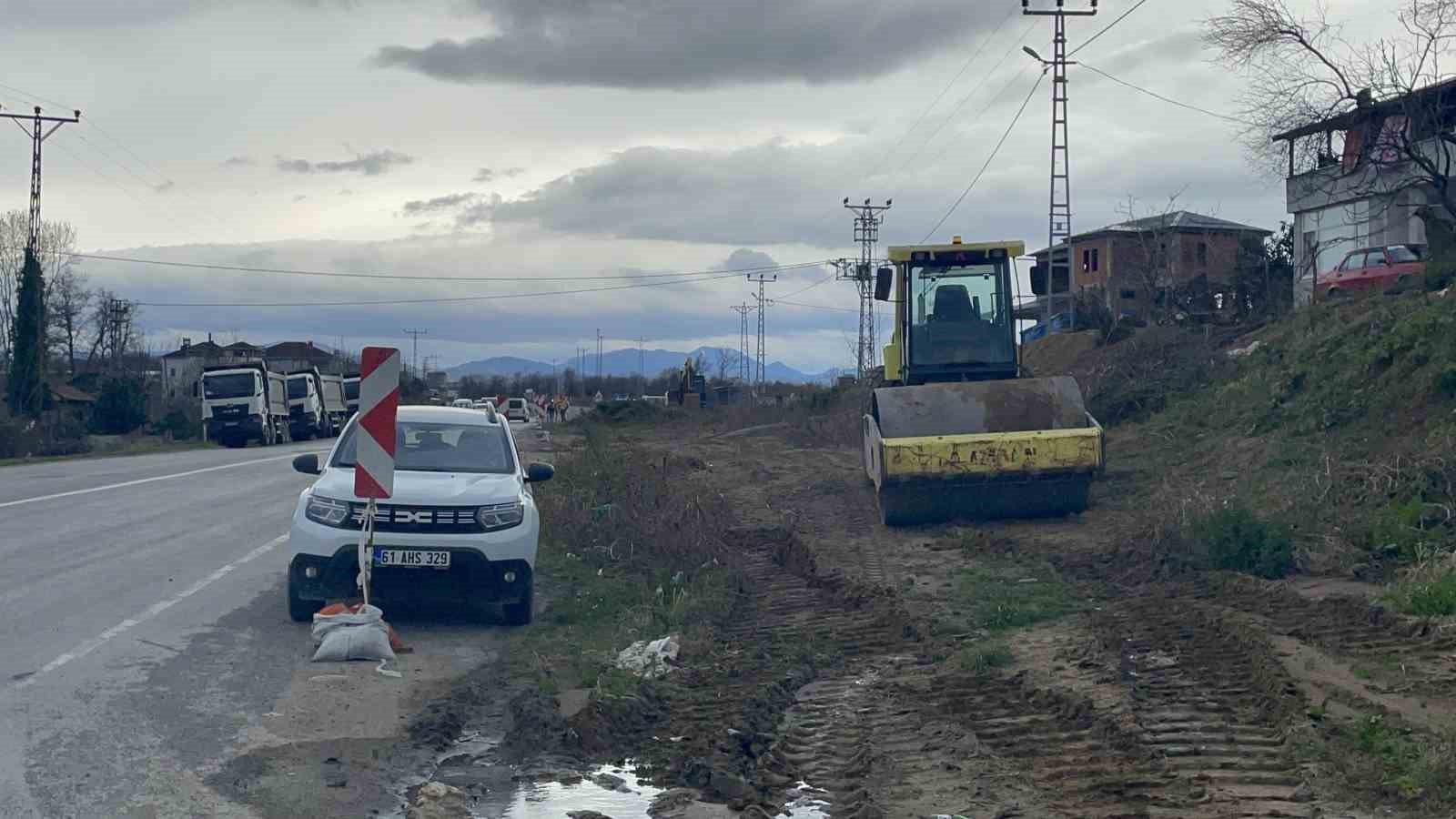 Ayvacık-Çarşamba kara yolunda yol genişletme çalışmaları başladı
