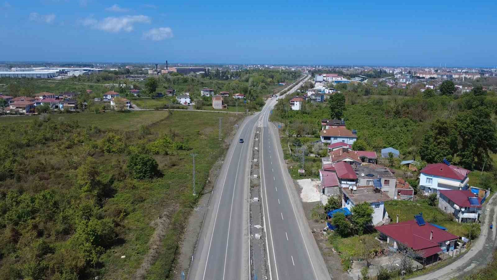 Ayvacık-Çarşamba kara yolunda yol genişletme çalışmaları başladı
