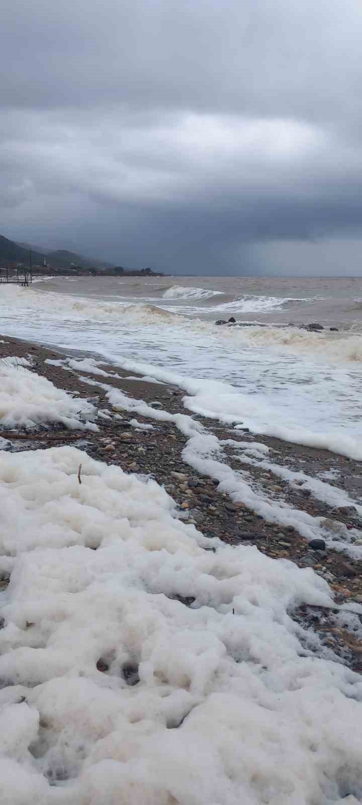 Ayvacık’ta deniz köpürdü
