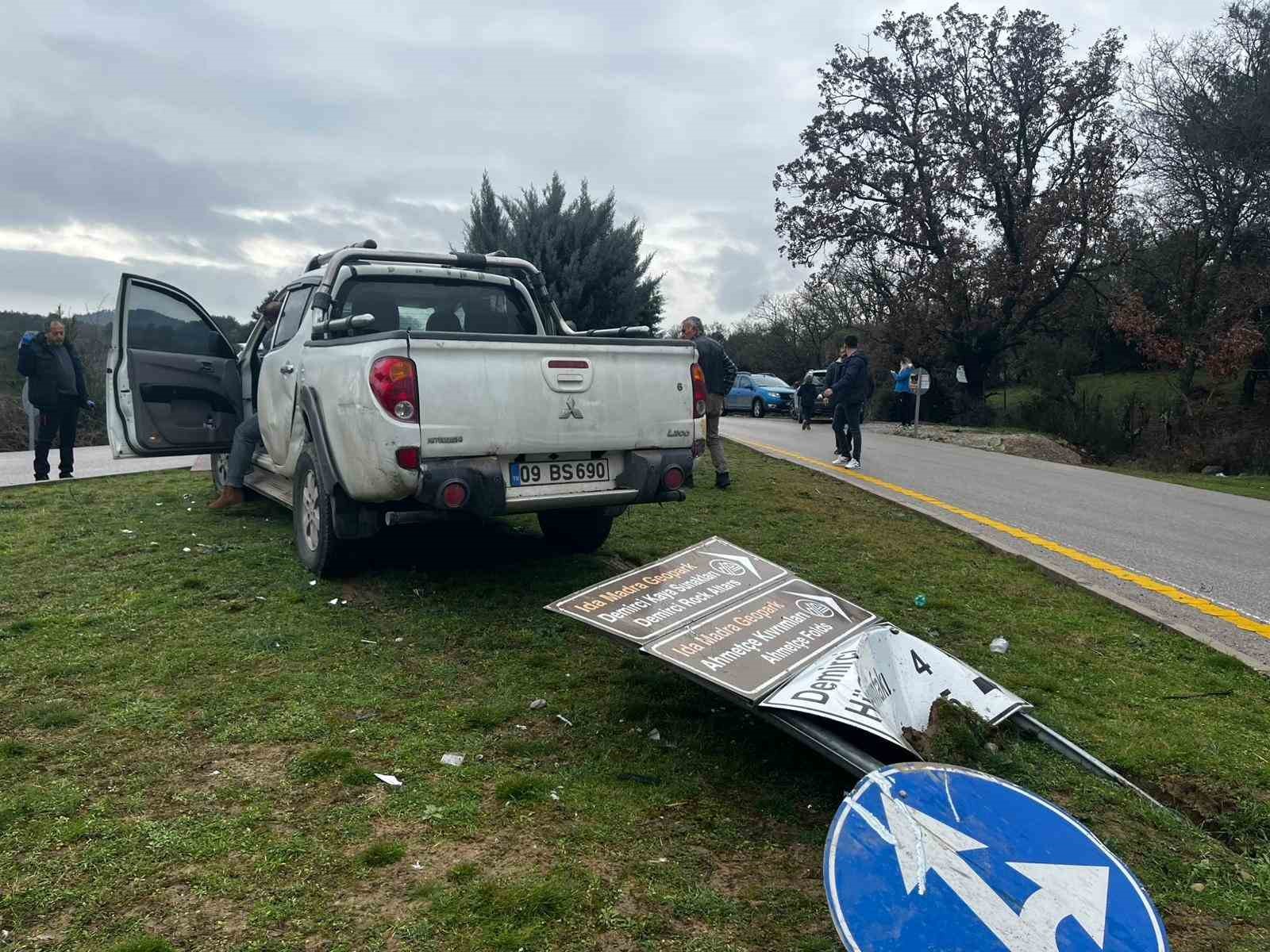 Ayvacık’ta iki araç çarpıştı: 2 yaralı
