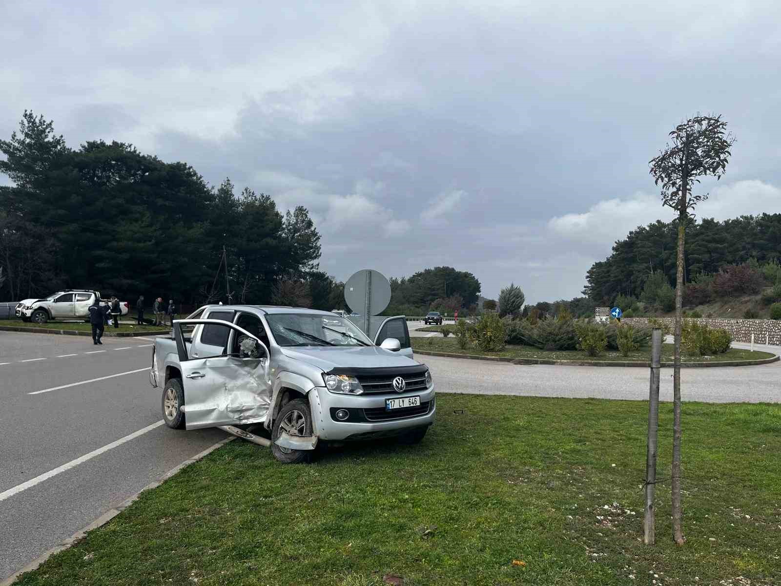 Ayvacık’ta iki araç çarpıştı: 2 yaralı
