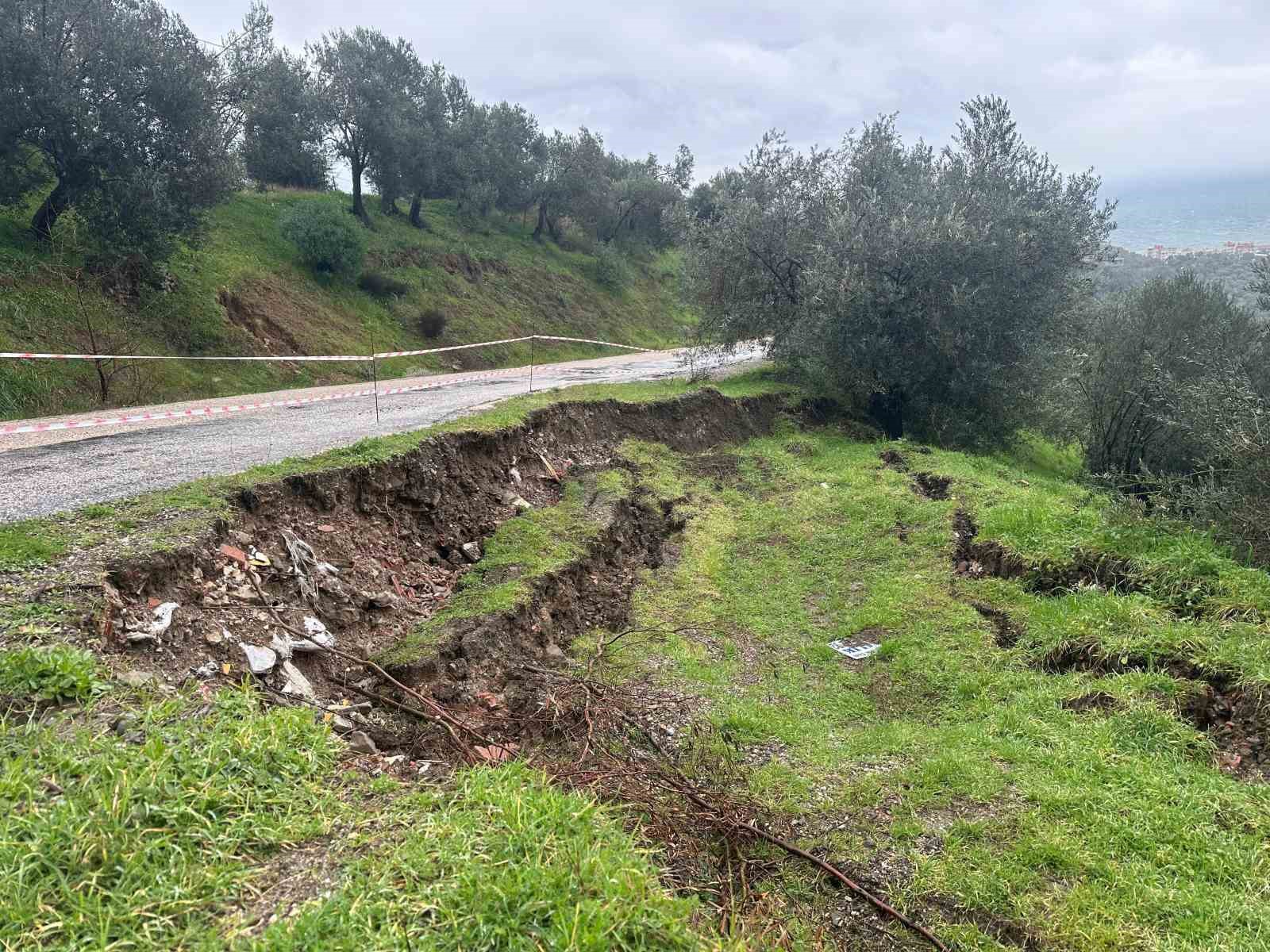 Ayvacık’ta sağanak yağış etkili oldu
