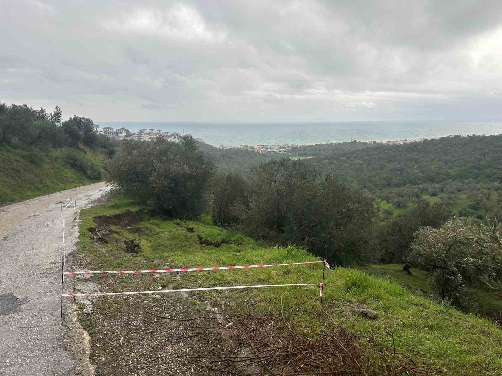Ayvacık’ta sağanak yağış etkili oldu
