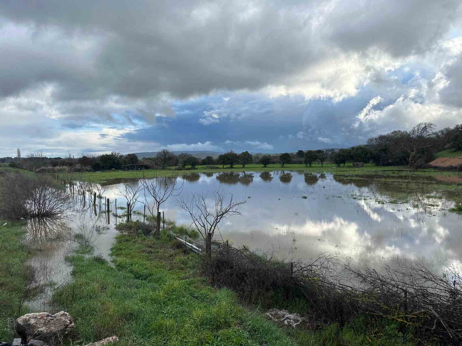 Ayvacık’ta şiddetli yağış etkili oldu
