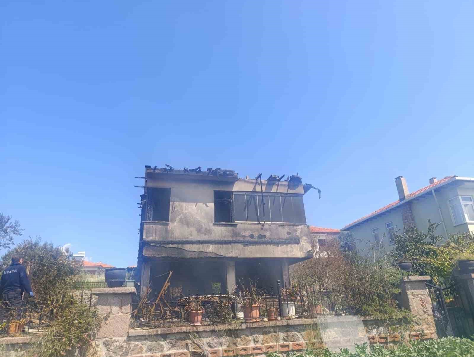 Ayvacık’ta villa yangını
