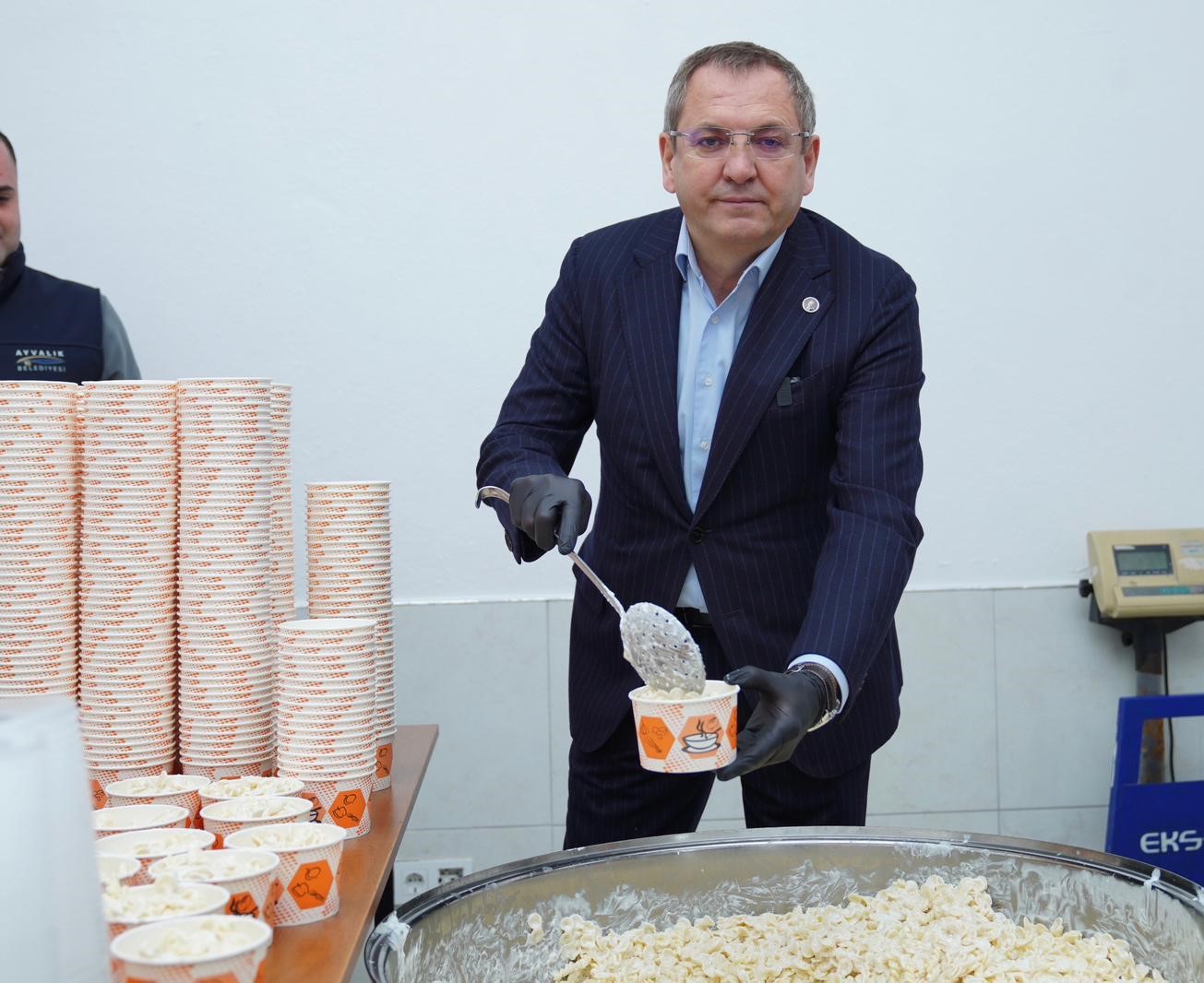 Ayvalık Belediye Başkanı Mesut Ergin: "Ramazan paylaşmaktır."
