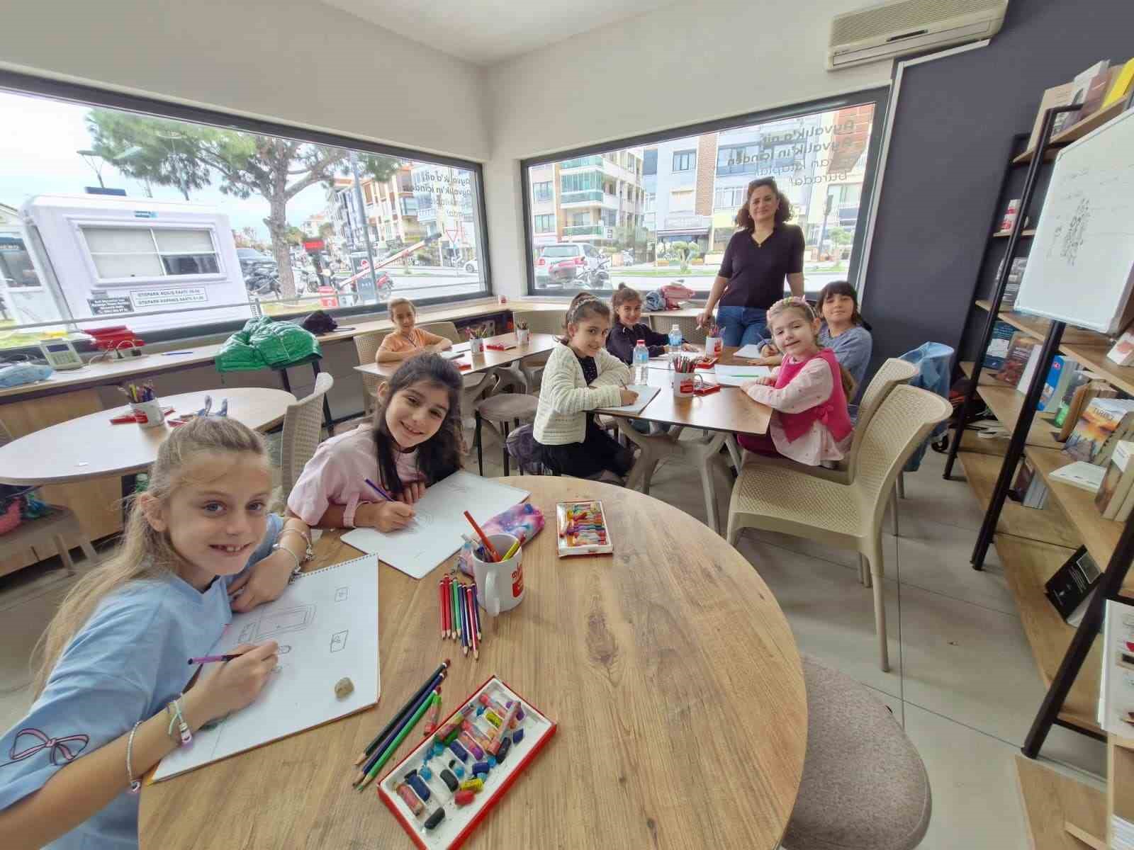 Ayvalık Belediyesi’nin resim atölyelerine yoğun ilgi
