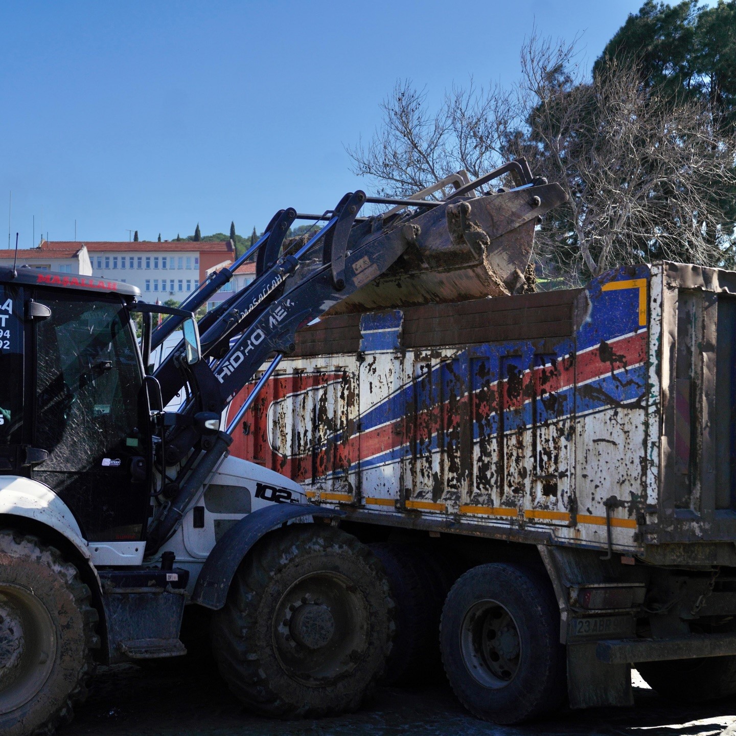 Ayvalık Deniz Hudut Kapısı önünde meydan düzenlemesi başlatıldı
