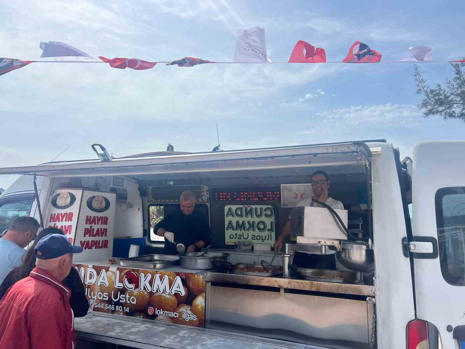 Ayvalık Hüsamettin Cindoruk’u unutmadı
