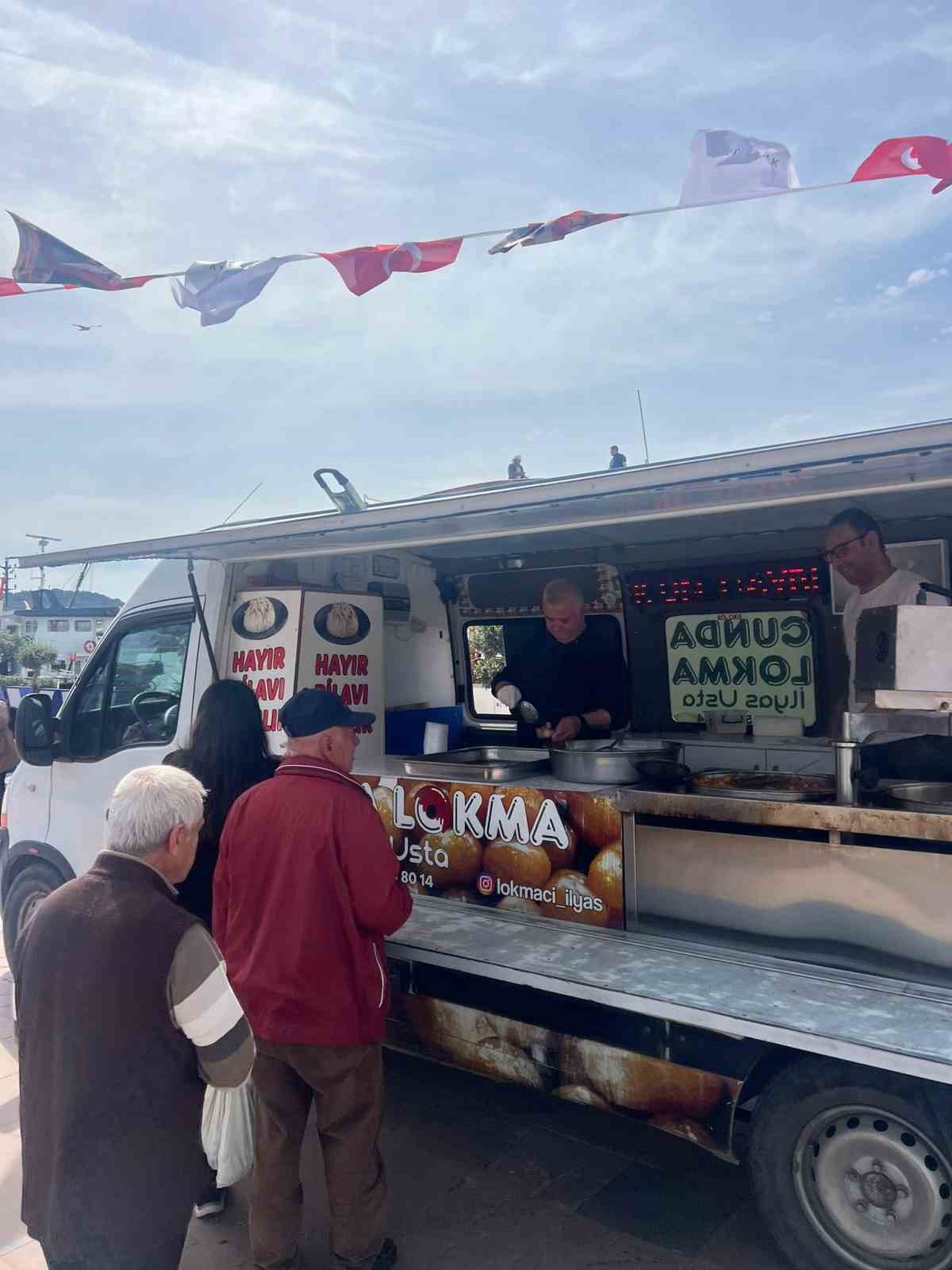 Ayvalık Hüsamettin Cindoruk’u unutmadı
