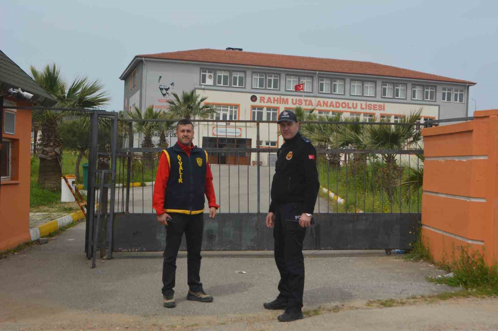 Ayvalık polisi okullardaki güvenlik önlemlerini arttırdı

