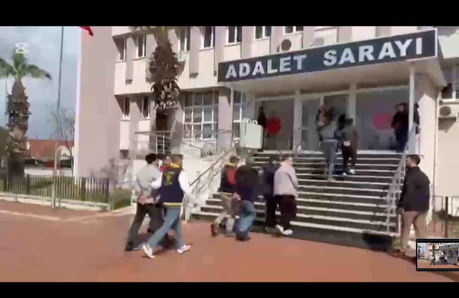 Ayvalık Polisinden sağanak yağmur altında göçmen avı
