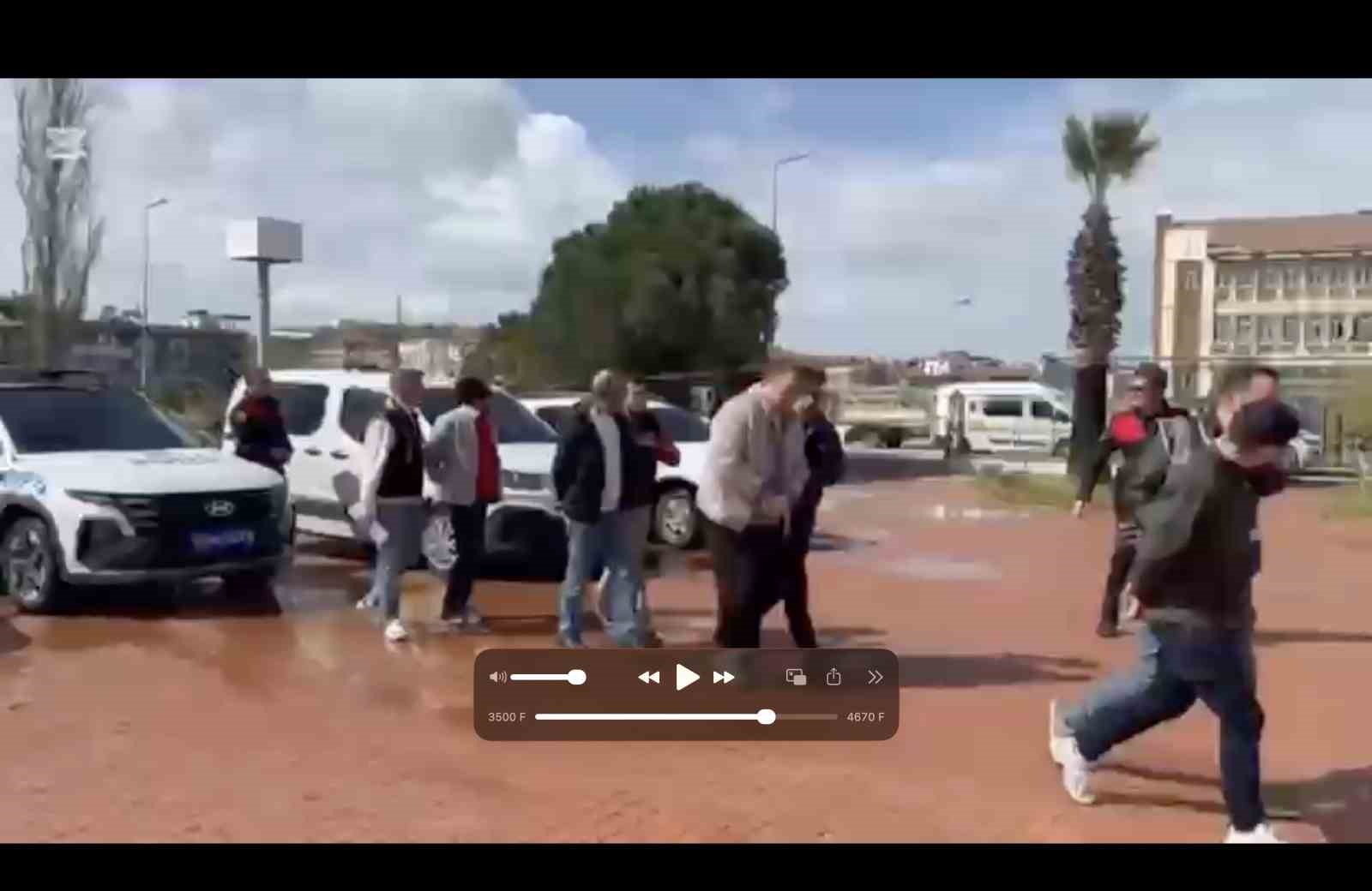 Ayvalık Polisinden sağanak yağmur altında göçmen avı
