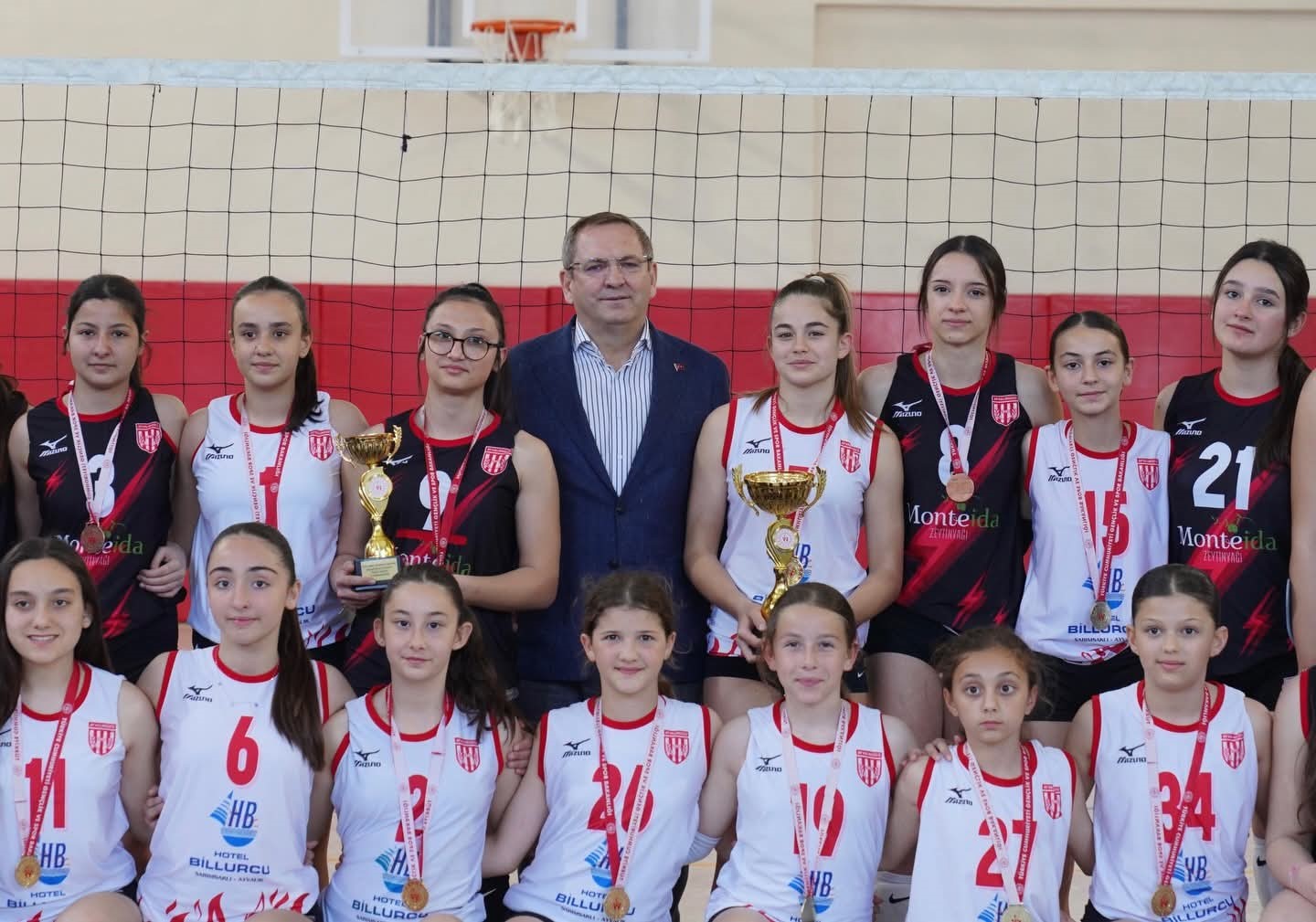 Ayvalıkgücü Belediyesporlu filenin sultanlarından büyük başarı
