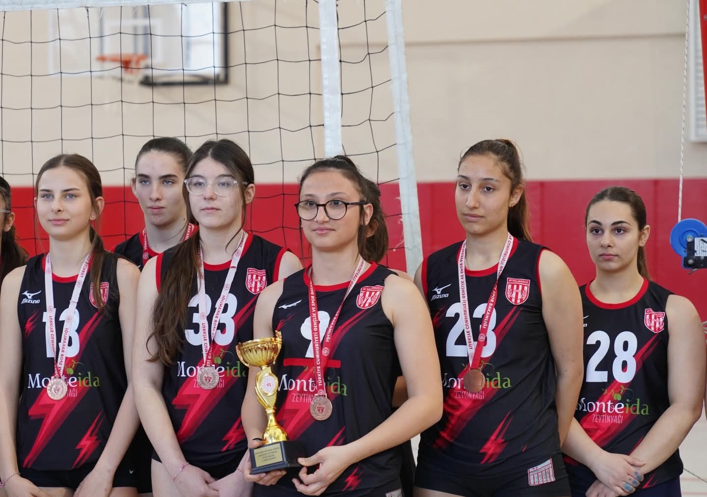 Ayvalıkgücü Belediyesporlu filenin sultanlarından büyük başarı
