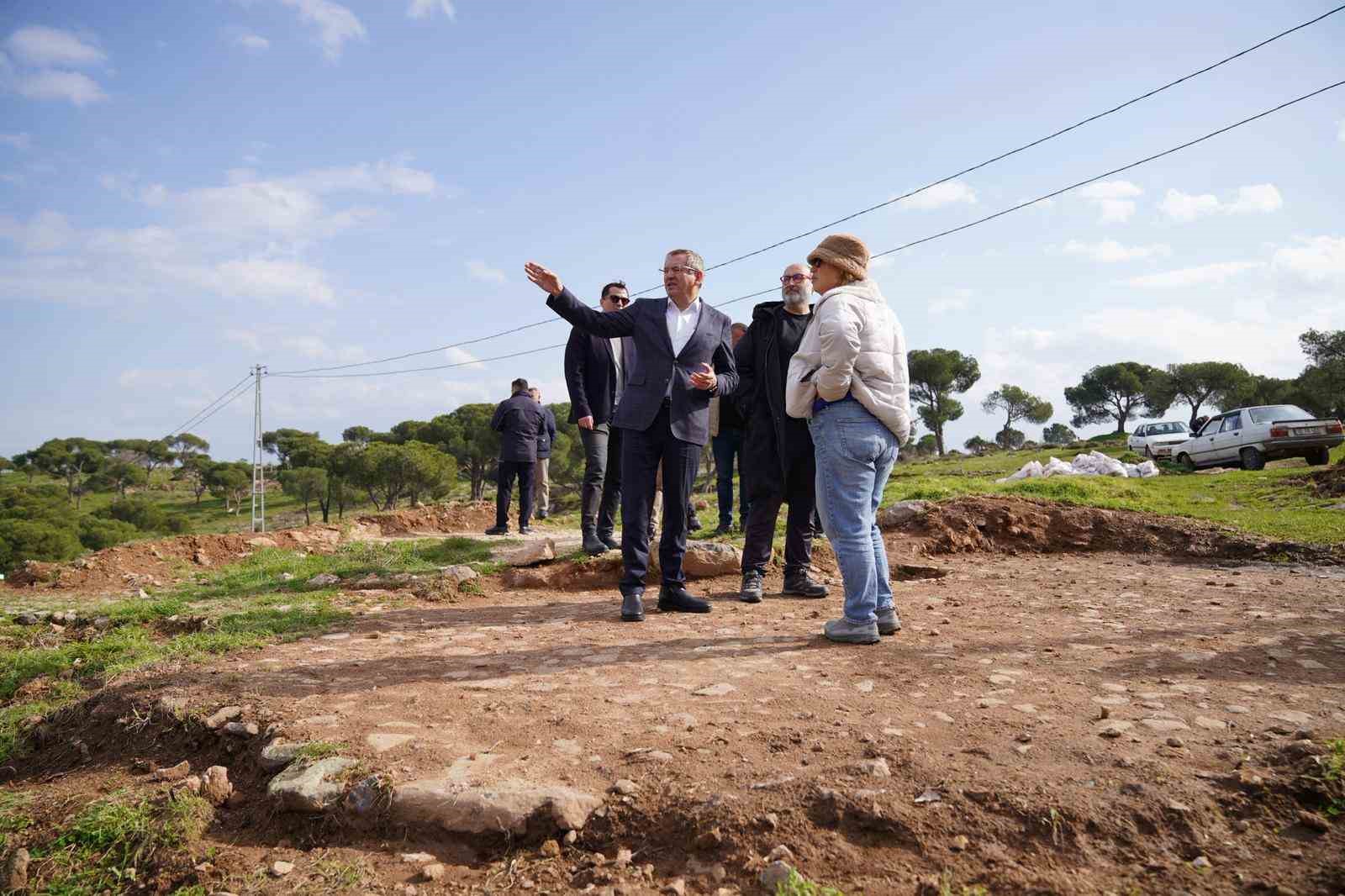 Ayvalık’ın tarihi yel değirmenleri gün yüzüne kavuşturuluyor
