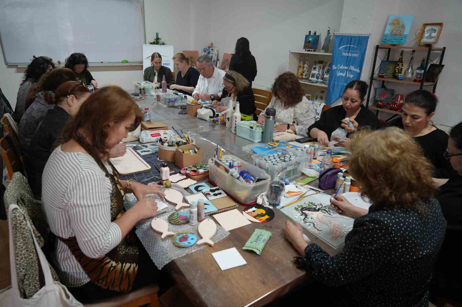 Ayvalık’ta 5 yılda bin kadın üretime katıldı
