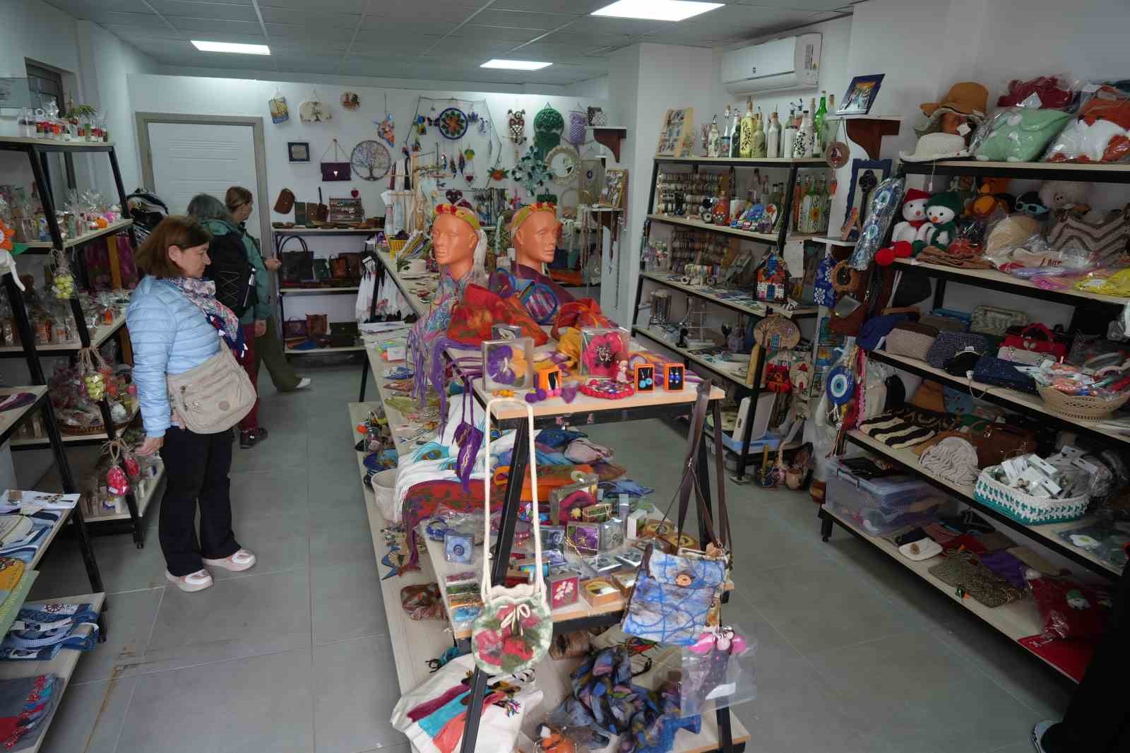 Ayvalık’ta 5 yılda bin kadın üretime katıldı
