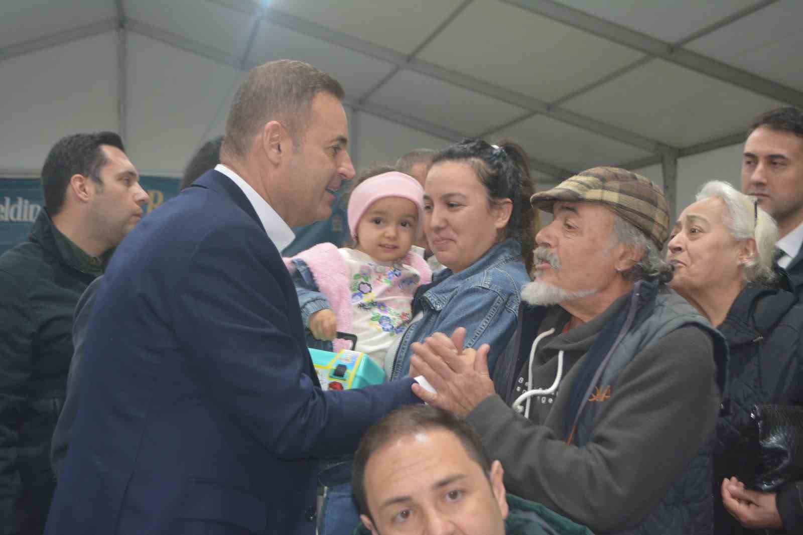 Ayvalık’ta Büyükşehir Belediyesi’nden dev iftar
