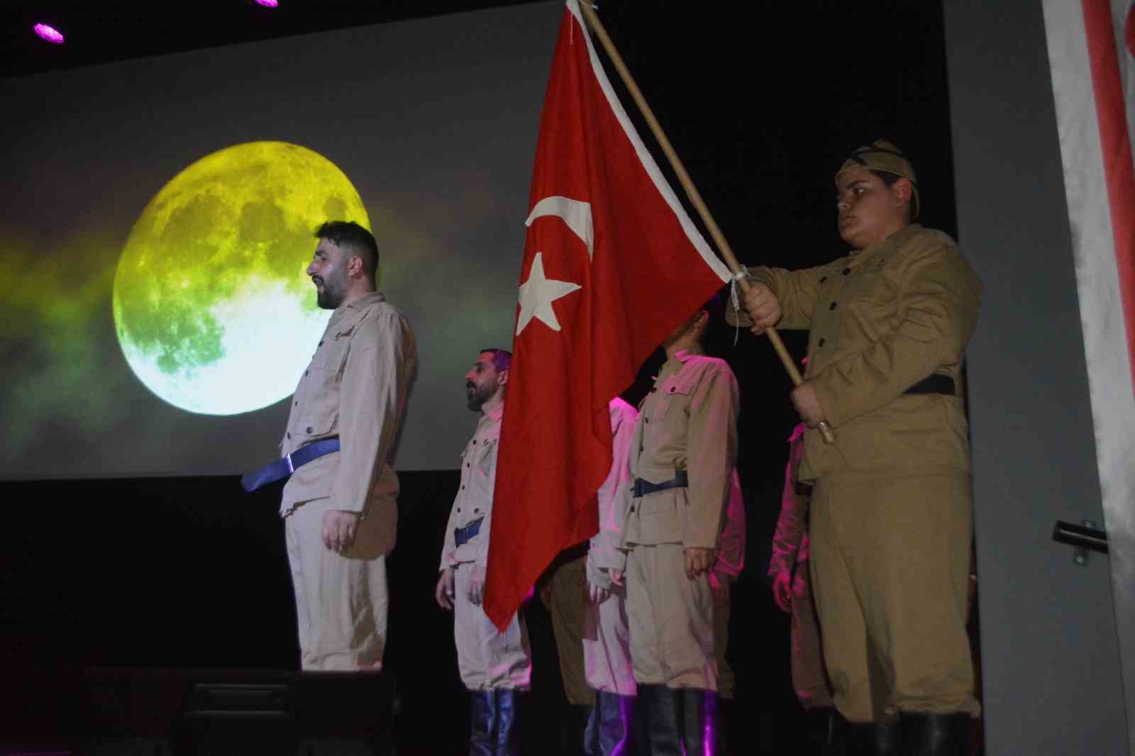 Ayvalık’ta Çanakkale destanı halk danslarıyla yaşatıldı
