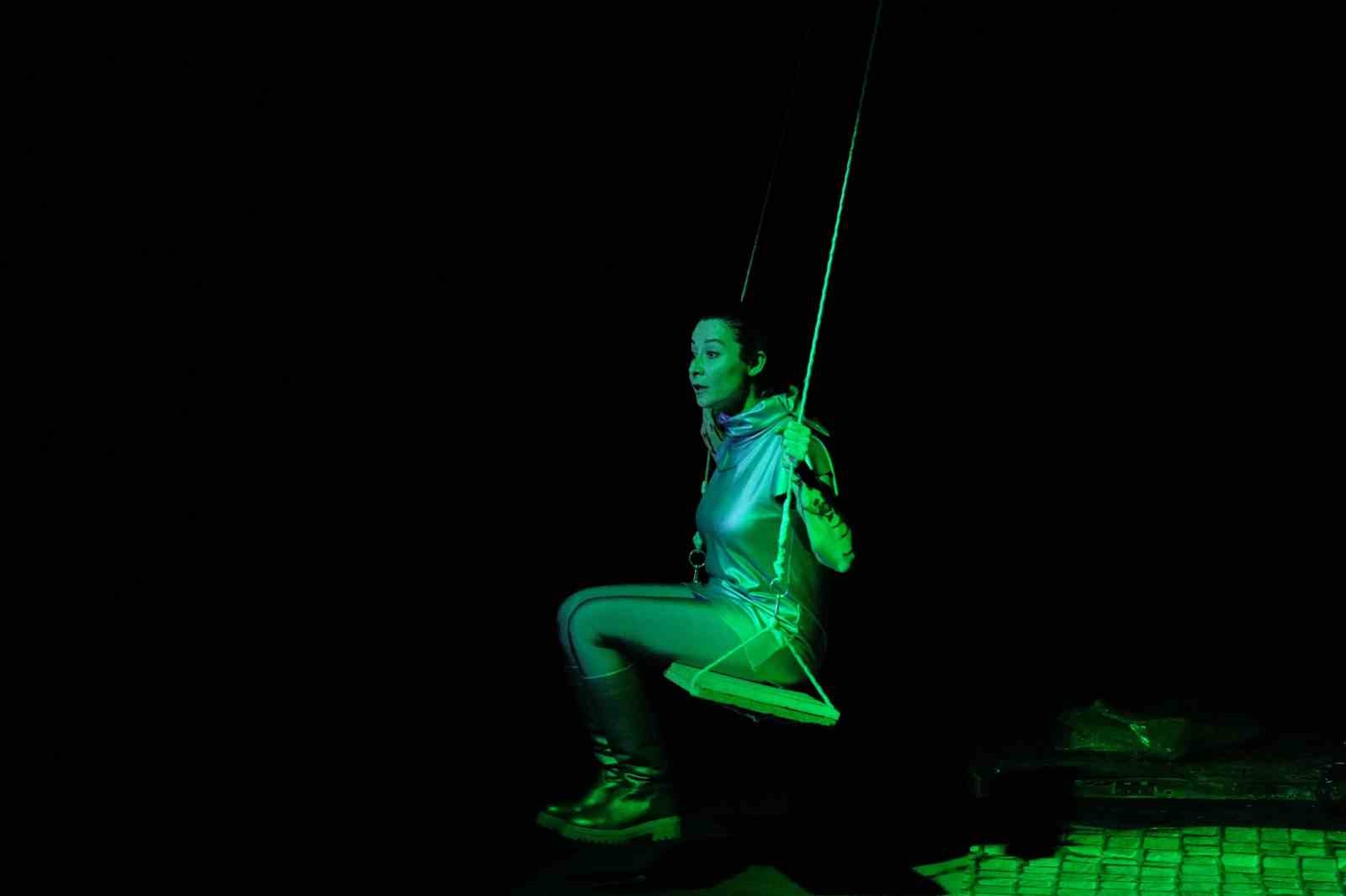 Ayvalık’ta Dünya Tiyatro Günü’nde "Müdahil" sahnelendi
Ayvalık’ta Dünya Tiyatro Günü’nde "Müdahil" sahnelendi