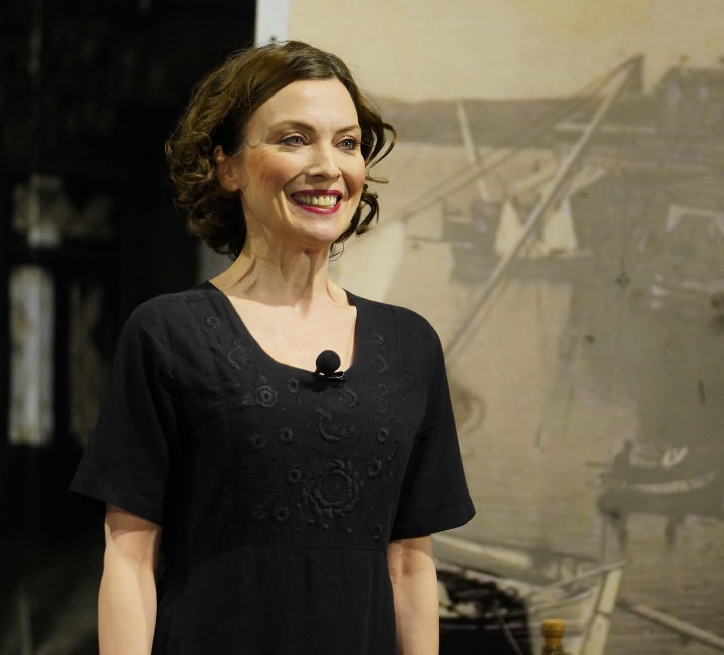 Ayvalık’ta Duygu Dolu Tiyatro Akşamı
